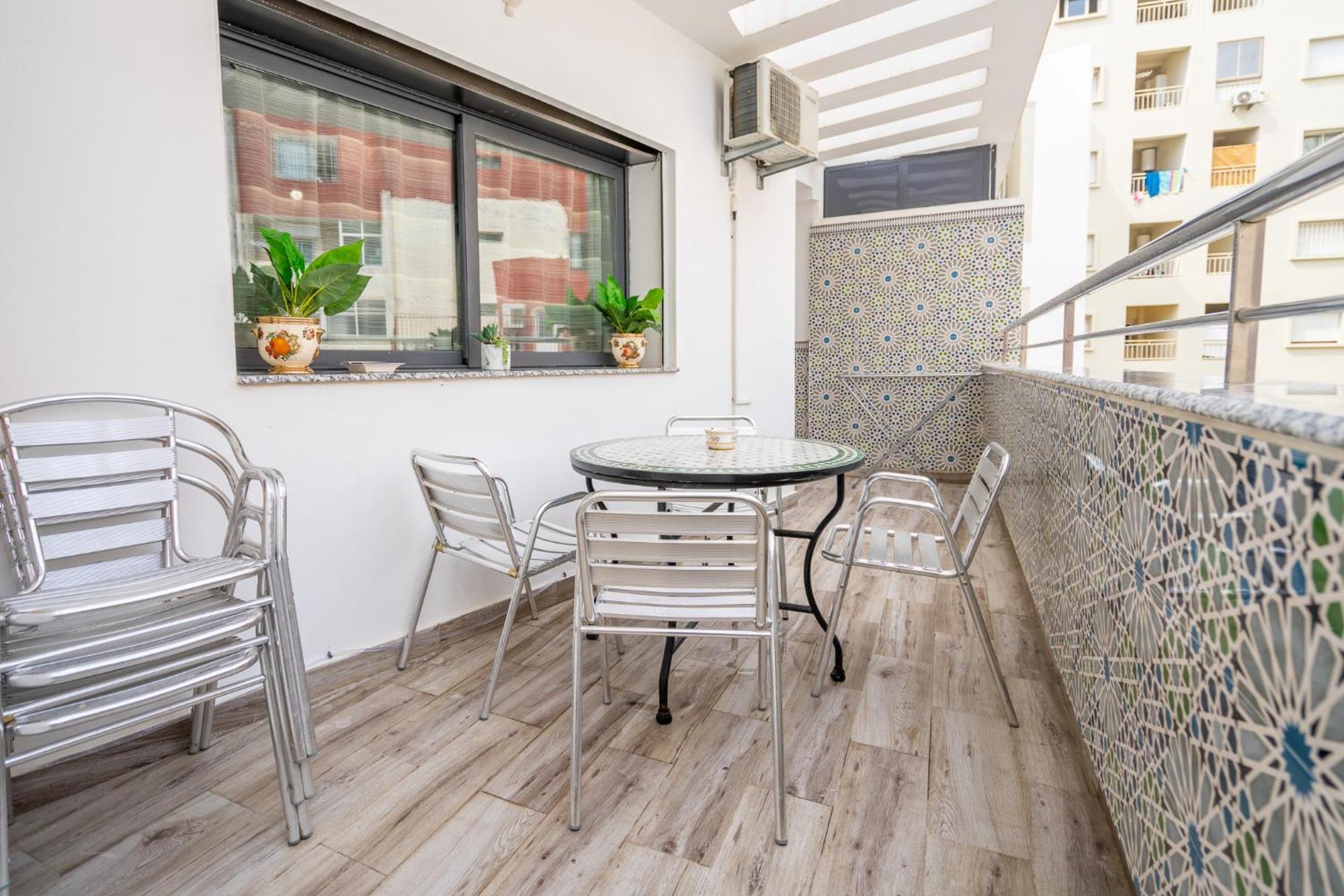 Deluxe Appartement Au Centre Avec Un Grand Balcon Tânger Exterior foto