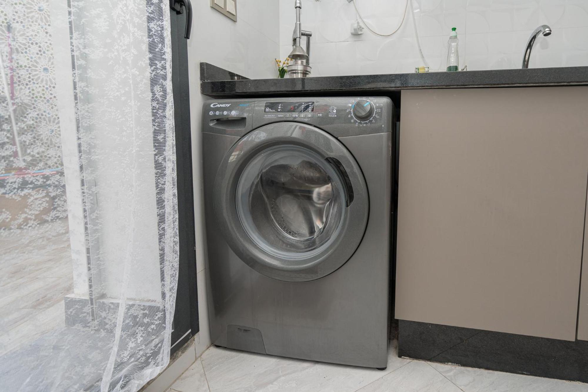 Deluxe Appartement Au Centre Avec Un Grand Balcon Tânger Exterior foto