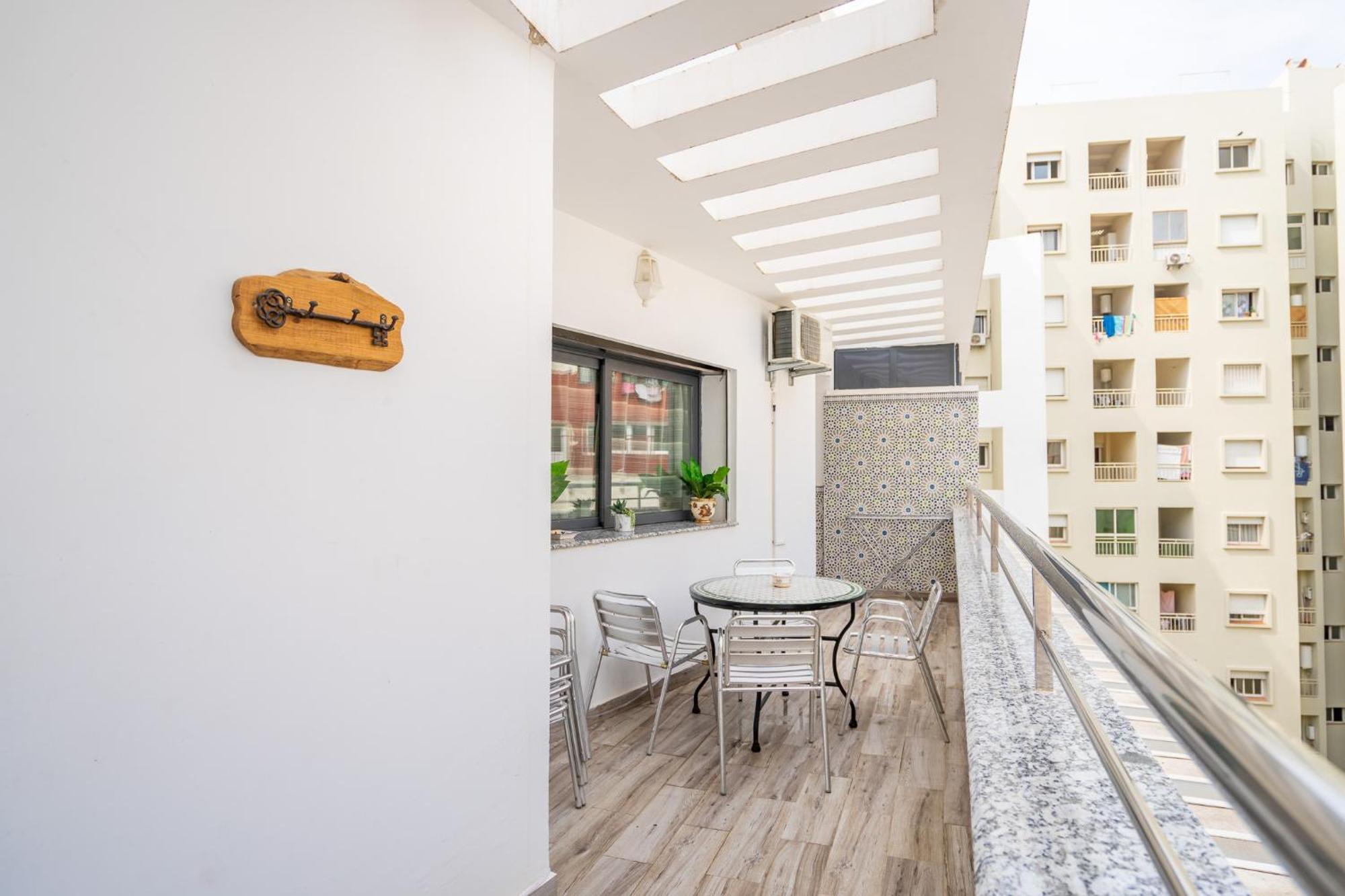 Deluxe Appartement Au Centre Avec Un Grand Balcon Tânger Exterior foto