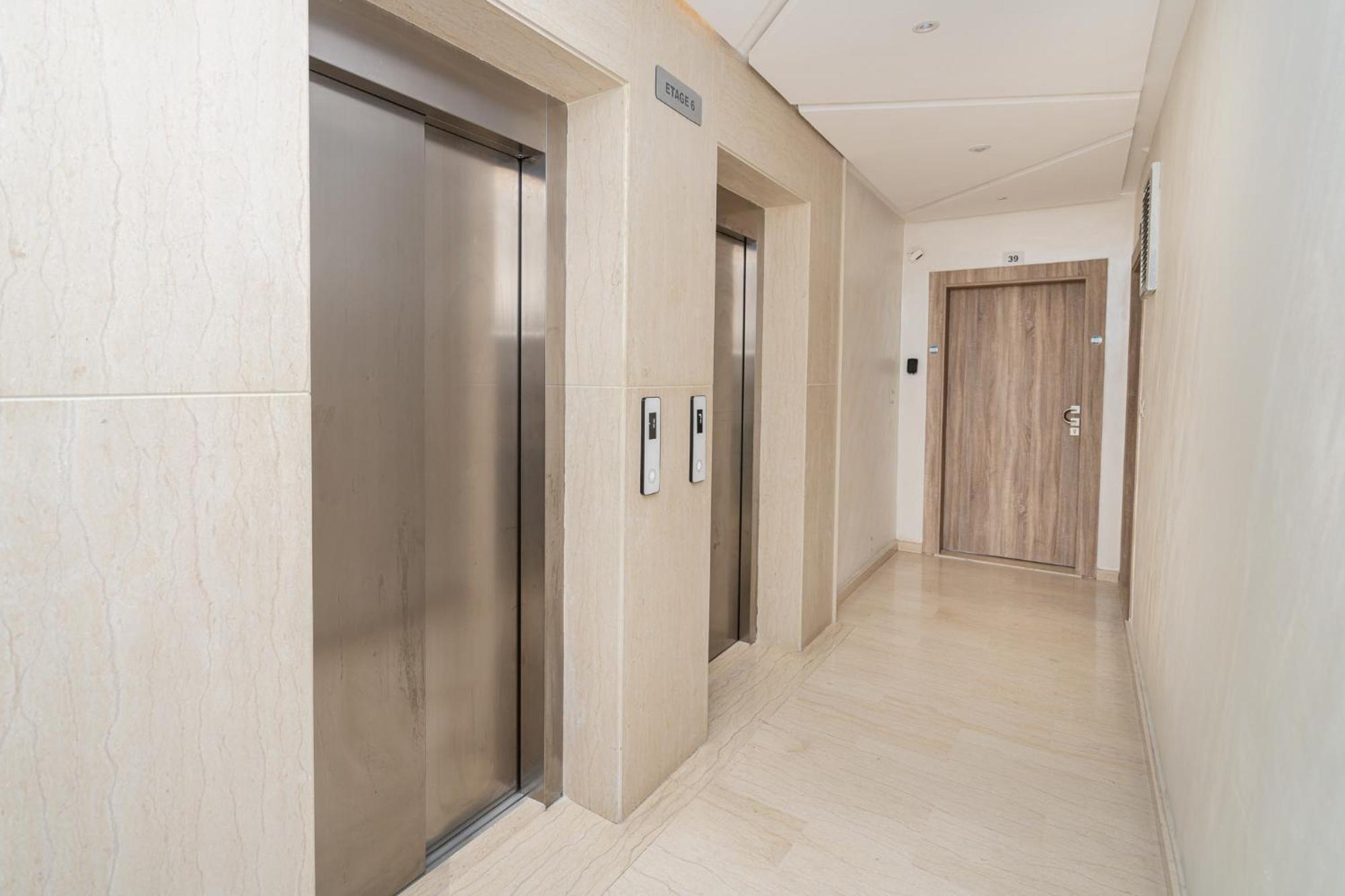 Deluxe Appartement Au Centre Avec Un Grand Balcon Tânger Exterior foto